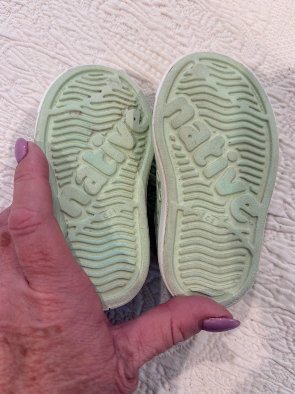 Native Jefferson Shoe in Mint Green and White size C5. Excellent Condition - Picture 5 of 7